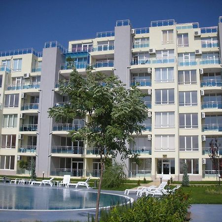 Oasis Suites Apartments And Studios Равда Экстерьер фото