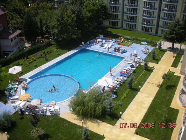 Oasis Suites Apartments And Studios Равда Экстерьер фото