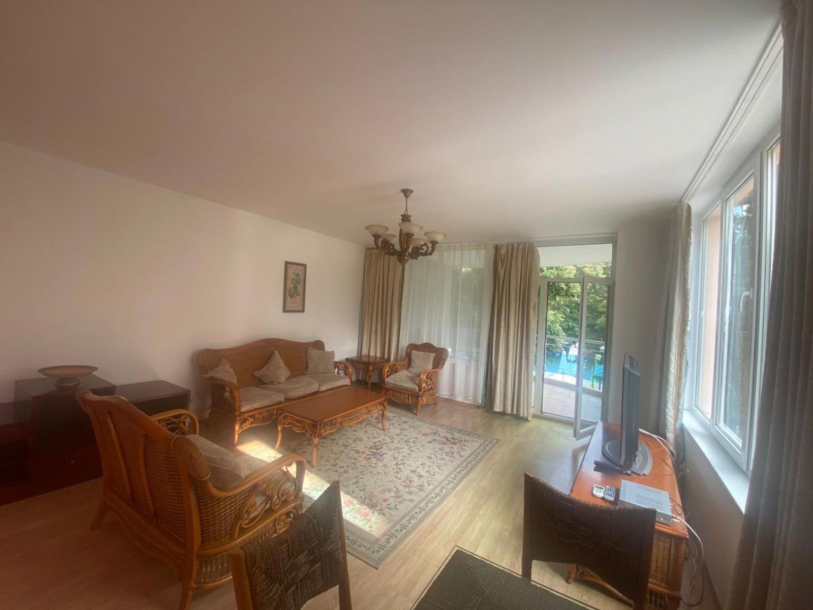Oasis Suites Apartments And Studios Равда Экстерьер фото