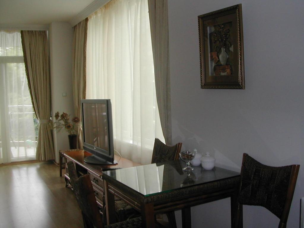 Oasis Suites Apartments And Studios Равда Номер фото
