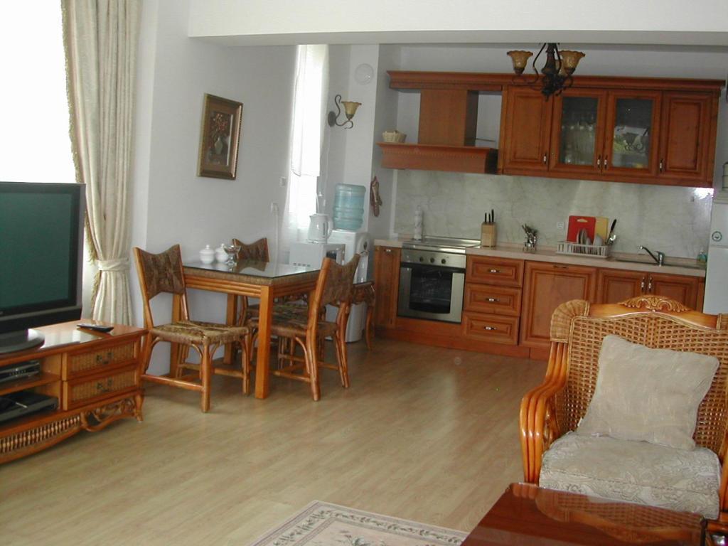Oasis Suites Apartments And Studios Равда Номер фото