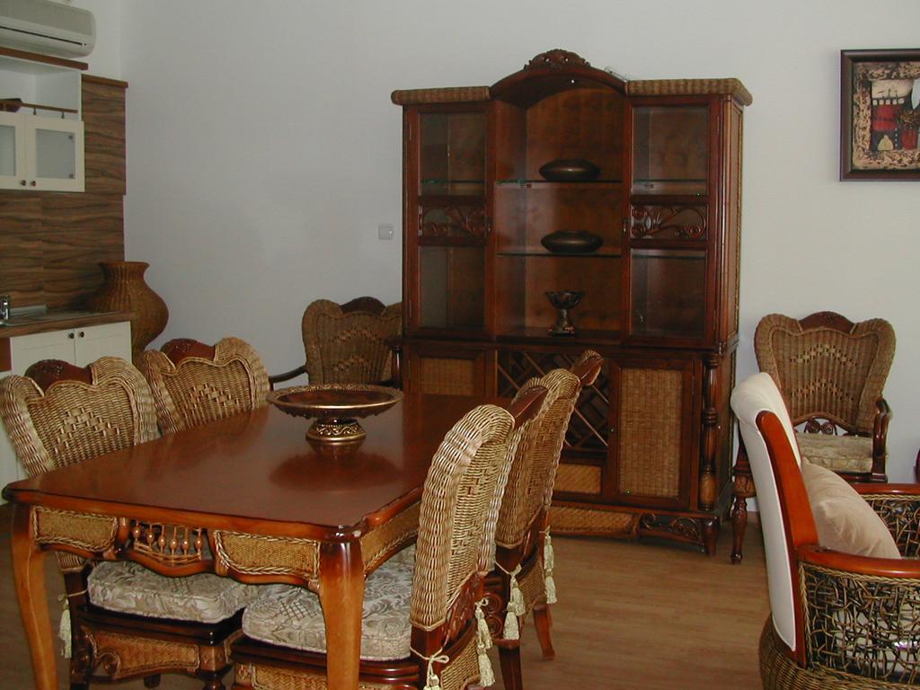 Oasis Suites Apartments And Studios Равда Экстерьер фото