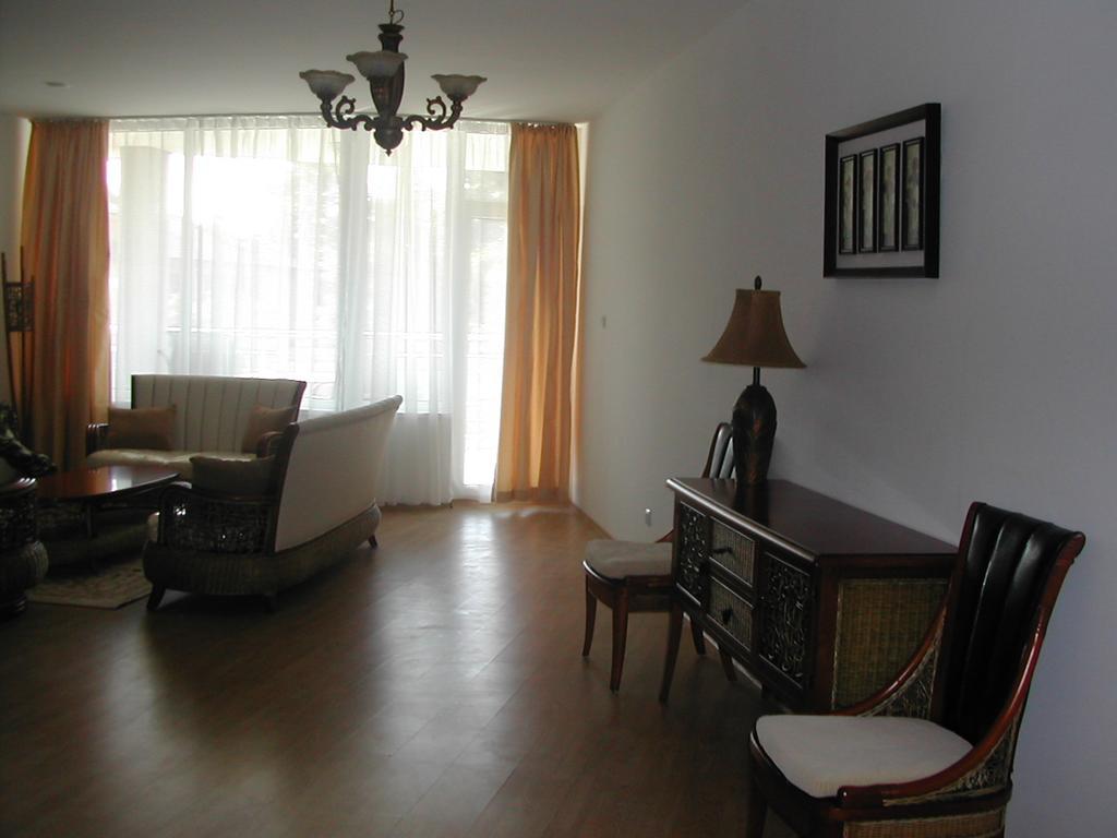 Oasis Suites Apartments And Studios Равда Экстерьер фото