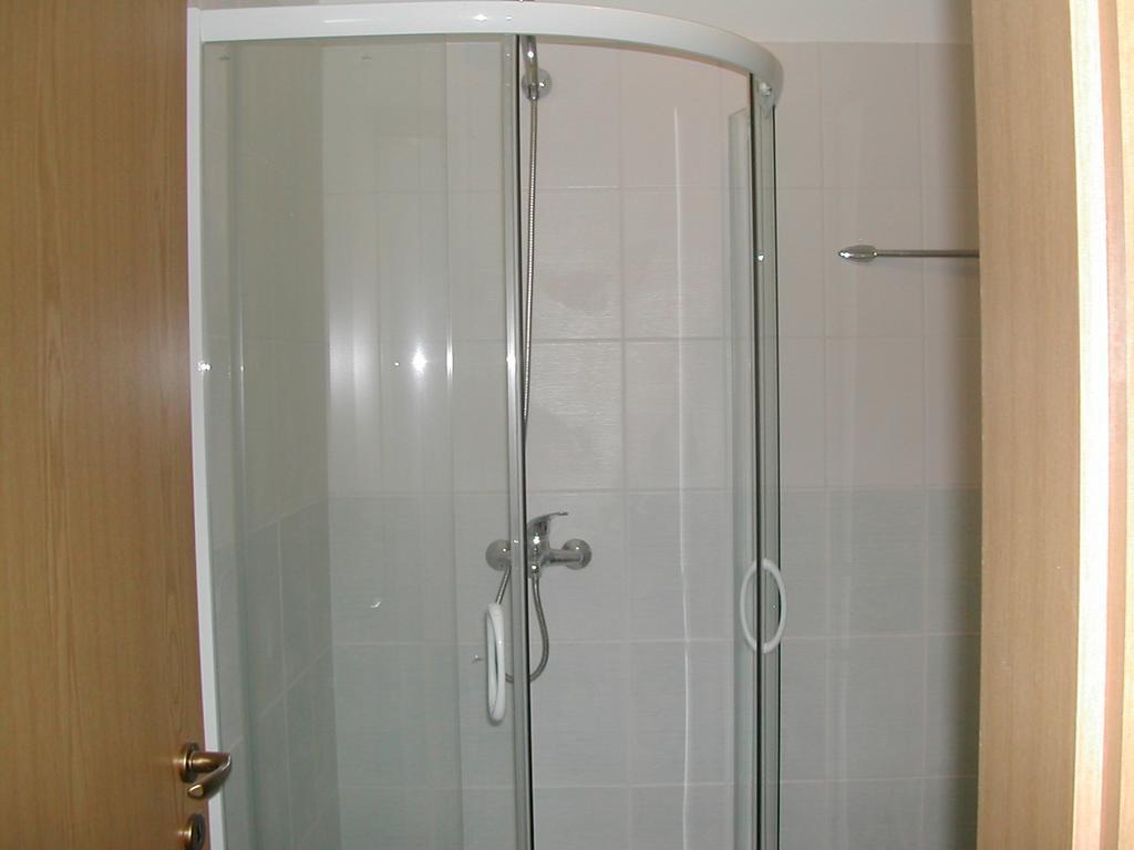 Oasis Suites Apartments And Studios Равда Экстерьер фото