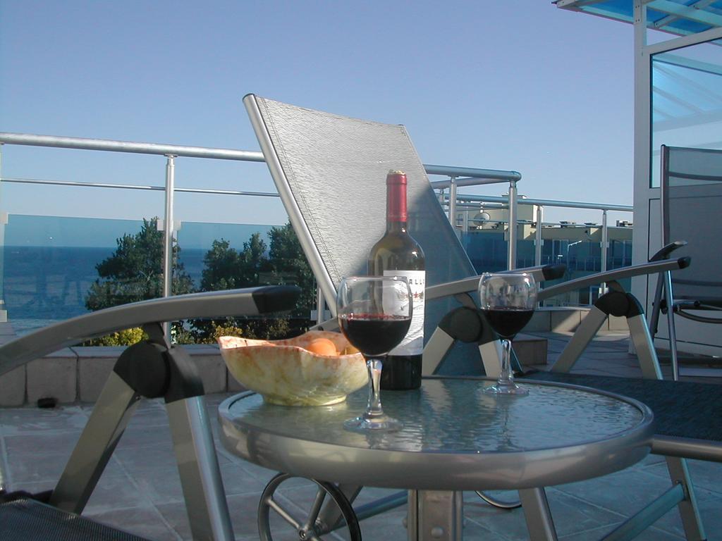 Oasis Suites Apartments And Studios Равда Экстерьер фото