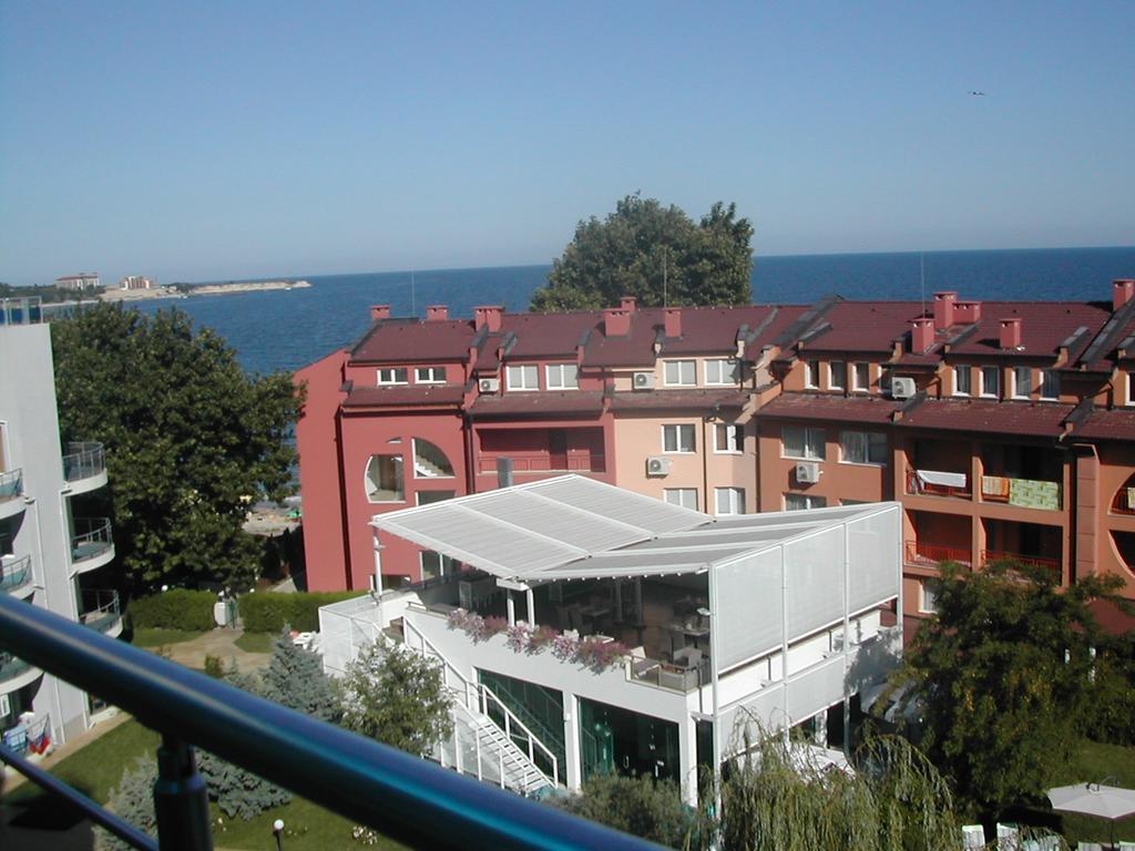 Oasis Suites Apartments And Studios Равда Экстерьер фото
