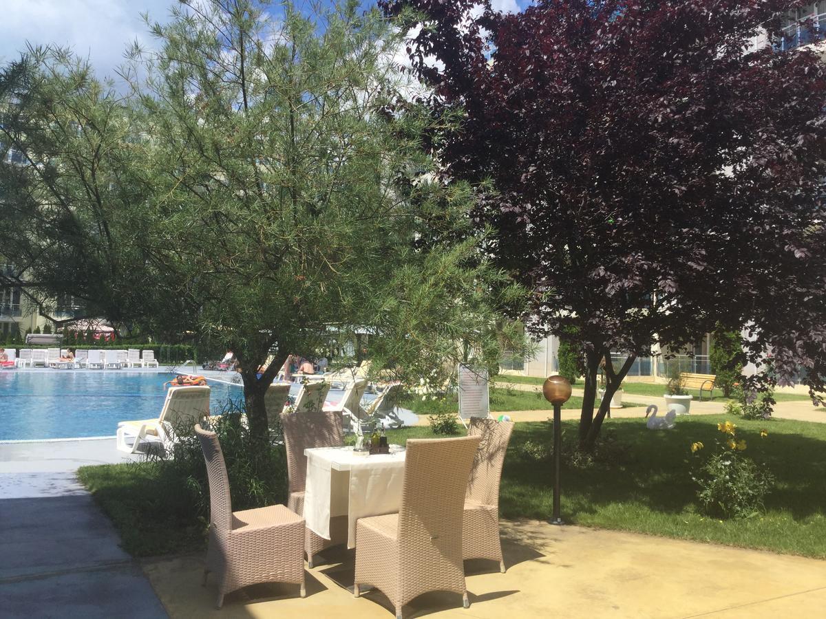 Oasis Suites Apartments And Studios Равда Экстерьер фото