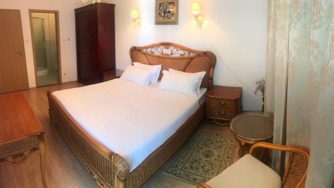 Oasis Suites Apartments And Studios Равда Экстерьер фото