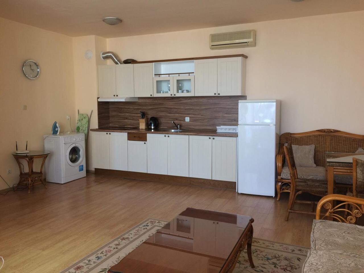 Oasis Suites Apartments And Studios Равда Экстерьер фото